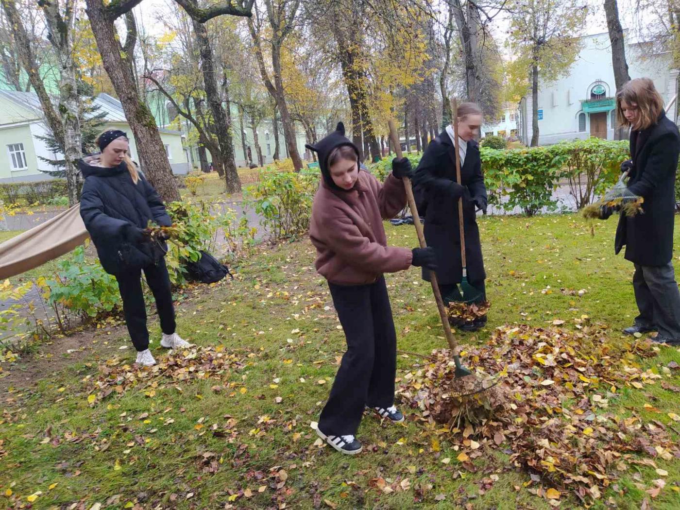 Медики ПСФ на осеннем субботнике